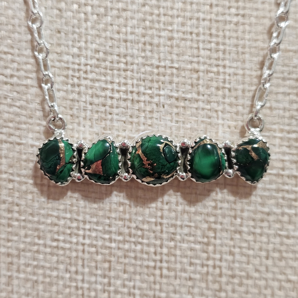 Elegant Green Irish Dahlia Stone Necklace